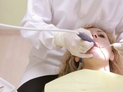 Profilaktyka stomatologiczna – dlaczego warto regularnie odwiedzać dentystę?
