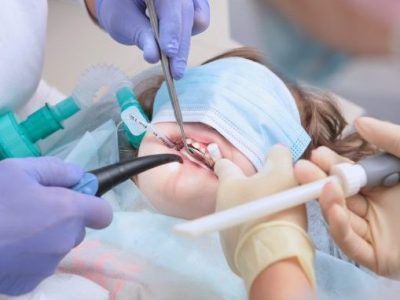 Dentysta Rzeszów wykonujący znieczulenie ogólne dla dziecka.